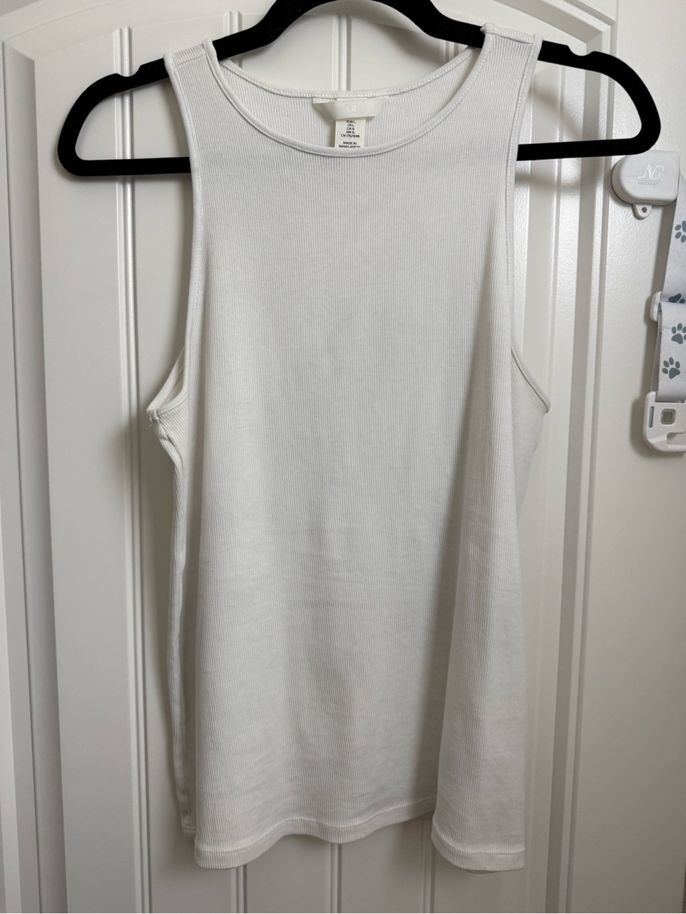 H&M White Ribbed Tank Top - Sleeveless Crew Neck